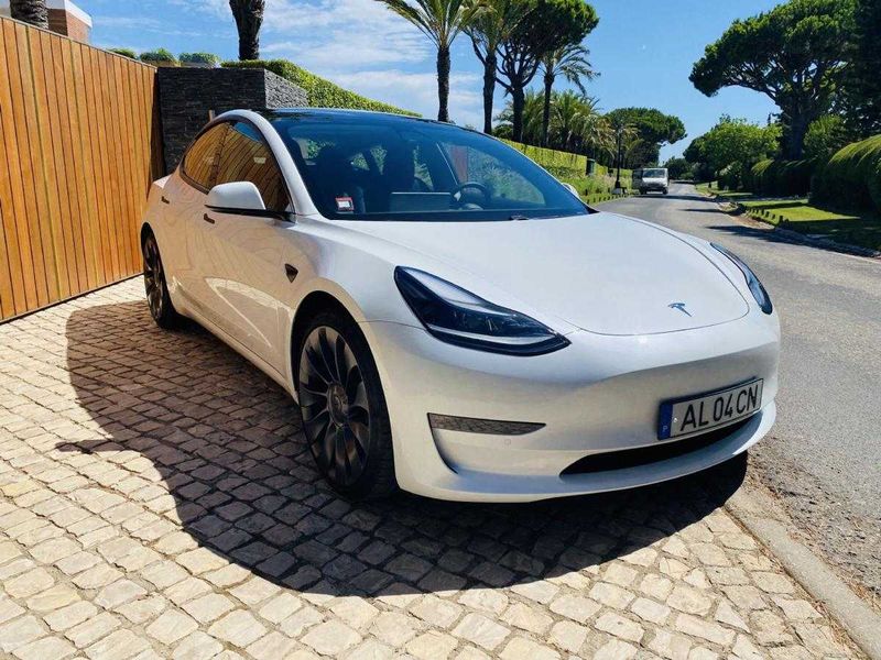 Tesla Model 3 • 2021 • 7,000 km 3