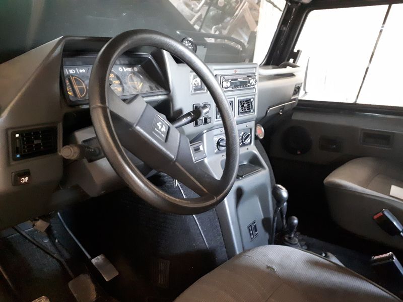 Land Rover Defender • 1993 • 200,000 km 3