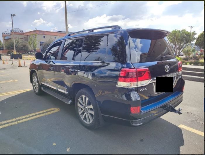 Toyota Land Cruiser • 2019 • 75,000 km 4