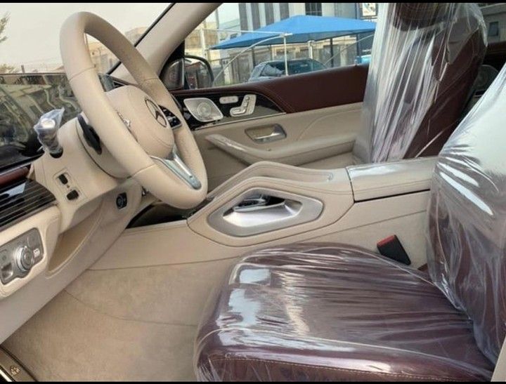 Mercedes-Benz GLS-Class • 2020 • 2 km 2