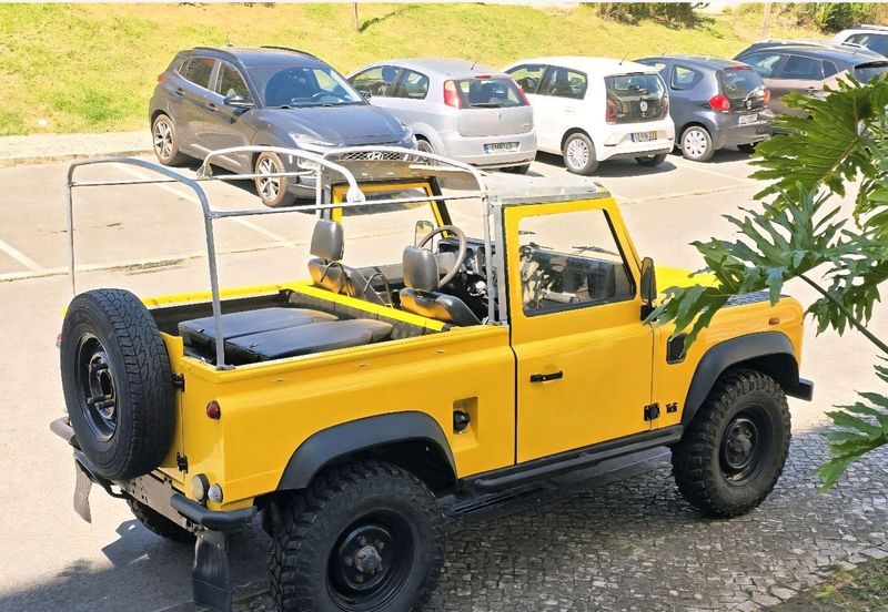 Land Rover Defender • 1996 • 70,000 km 1