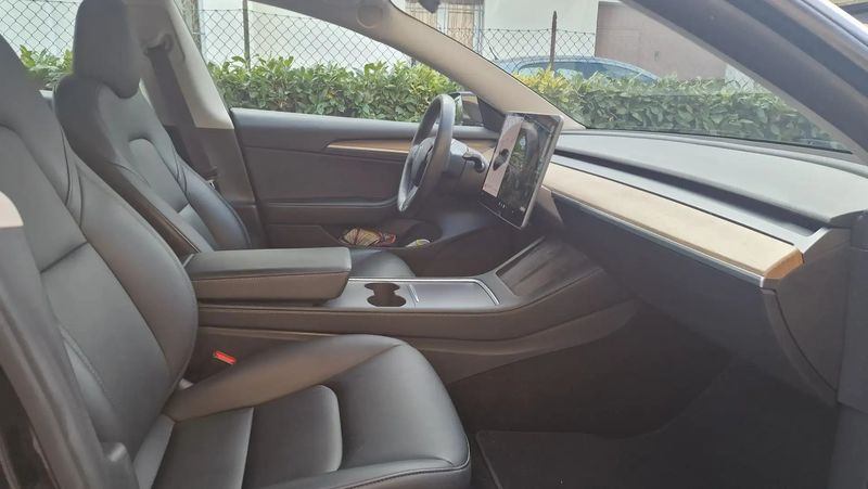 Tesla Model 3 • 2021 • 45,000 km 5