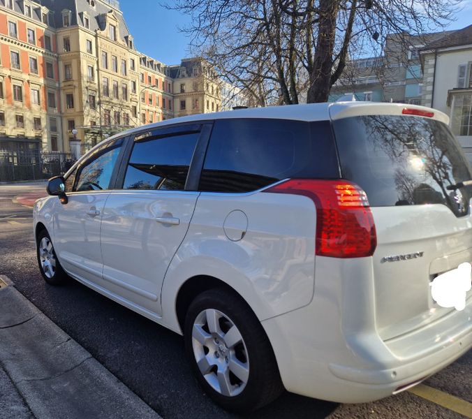 Peugeot 5008 • 2011 • 126,000 km 2