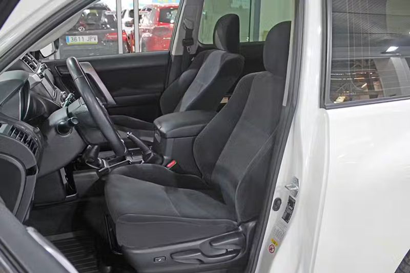 Toyota Land Cruiser • 2017 • 74,991 km 11