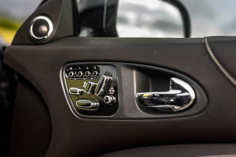 Jaguar XKR • 2012 • 89,500 km 11