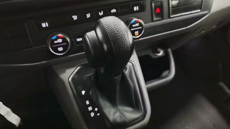 Volkswagen Caravelle • 2022 • 88,079 km 8