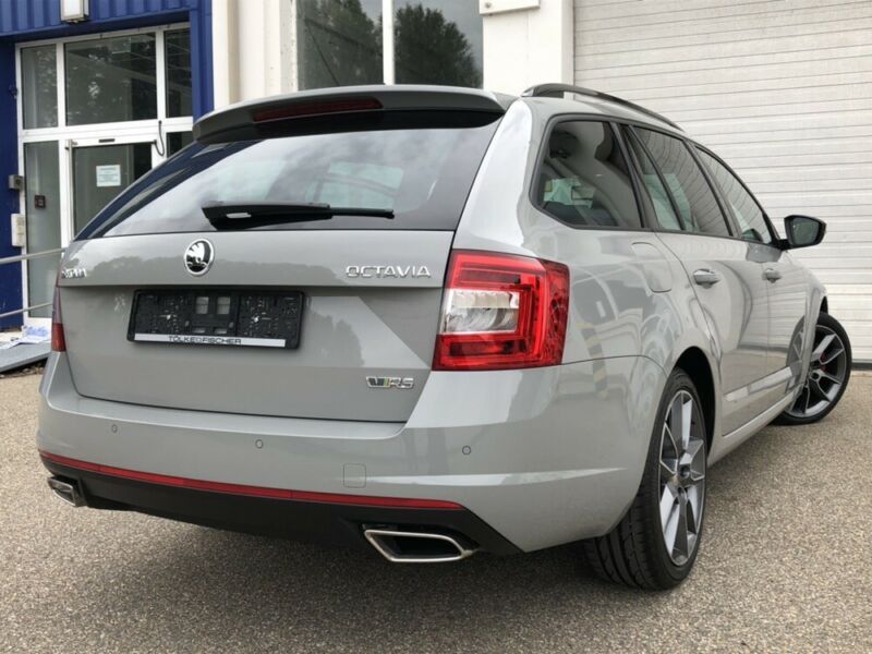 Škoda Octavia • 2016 • 76,000 km 3