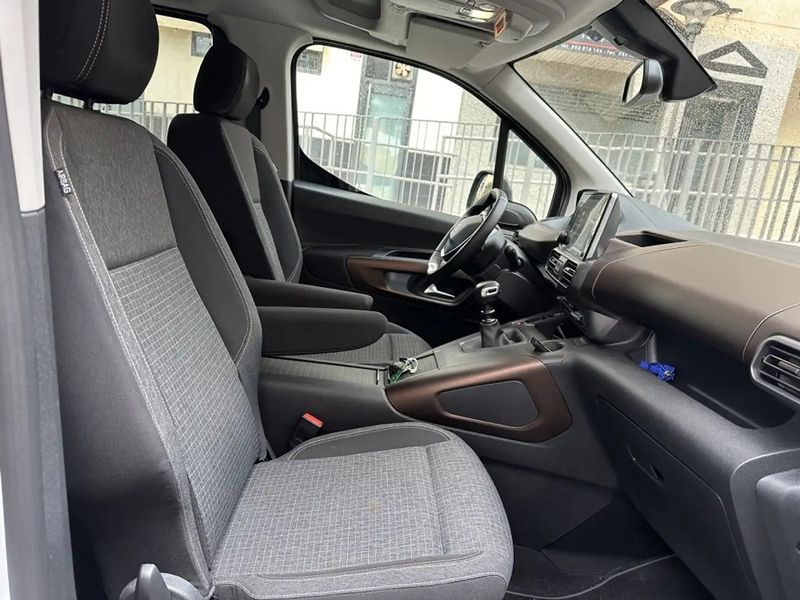 Peugeot 108 • 2022 • 34,500 km 5