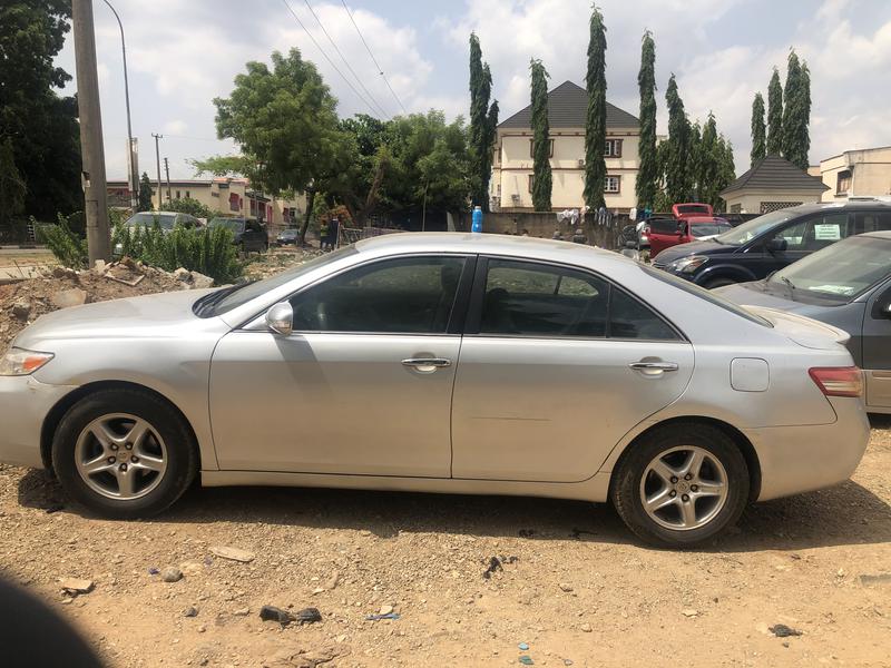 Toyota Camry • 2009 • 60,000 km 2
