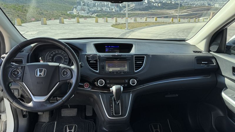 Honda CR-V • 2016 • 124,000 km 12