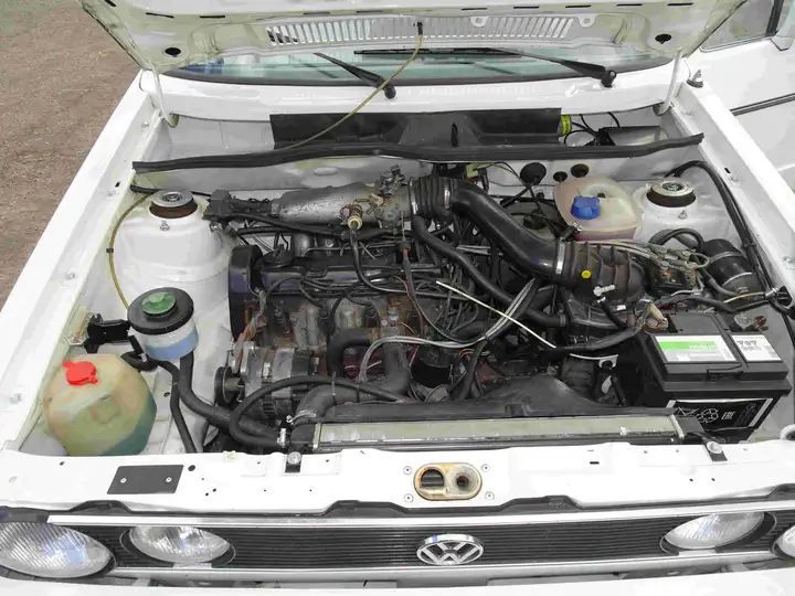 Volkswagen Golf Cabrio • 1987 • 251,000 km 3