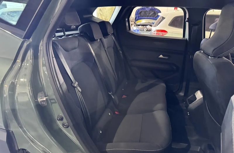 Dacia Duster • 2025 • 4,598 km 12