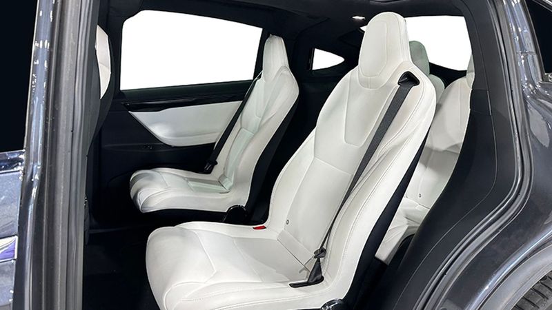 Tesla Model X • 2019 • 51,000 km 13