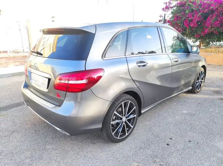 Mercedes-Benz Class B • 2016 • 122,000 km 3