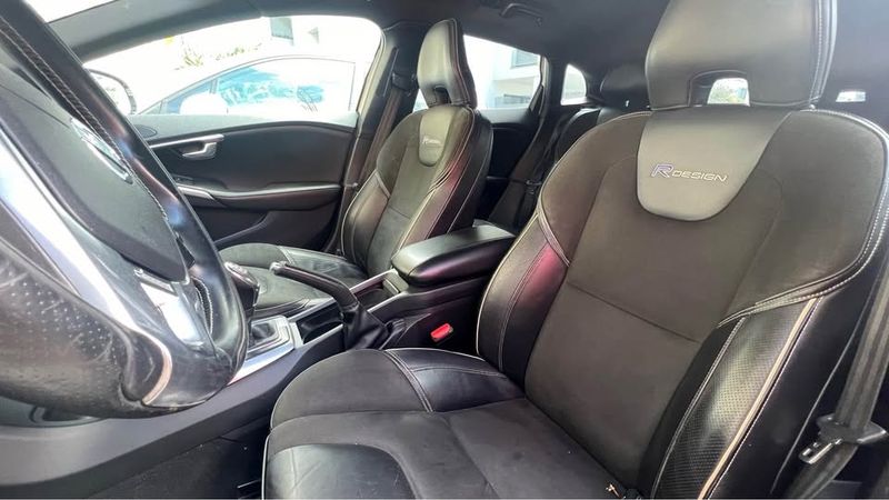 Volvo V40 • 2014 • 114,000 km 6