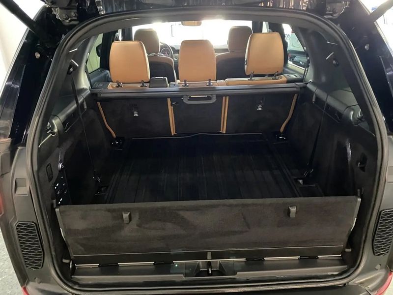 Land Rover Discovery • 2017 • 120,000 km 9