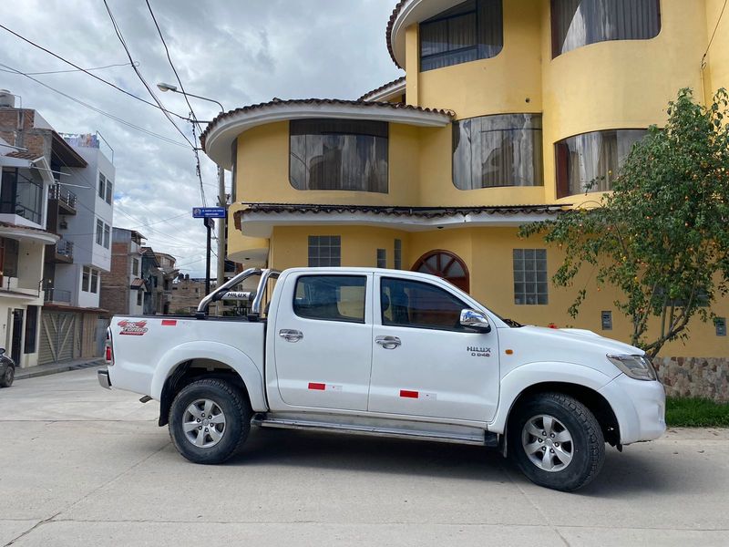 Toyota Hilux • 2013 • 190,000 km 8