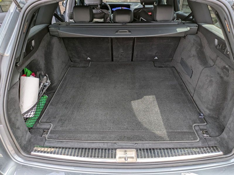 Mercedes-Benz E • 2021 • 136,900 km 4