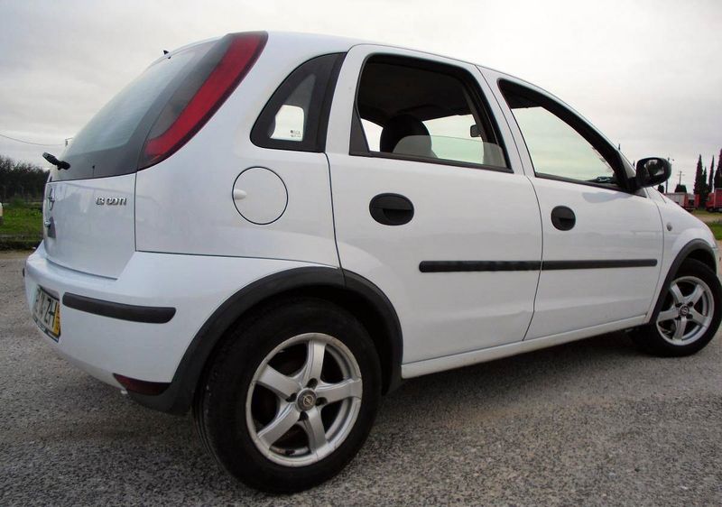 Opel Corsa • 2004 • 190,000 km 3