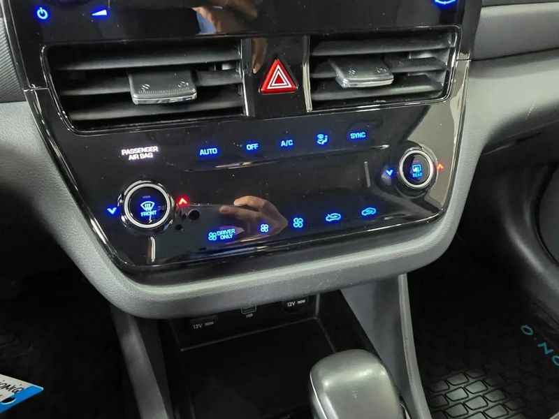 Hyundai Ioniq Plug-In Hybrid • 2020 • 51,500 km 9