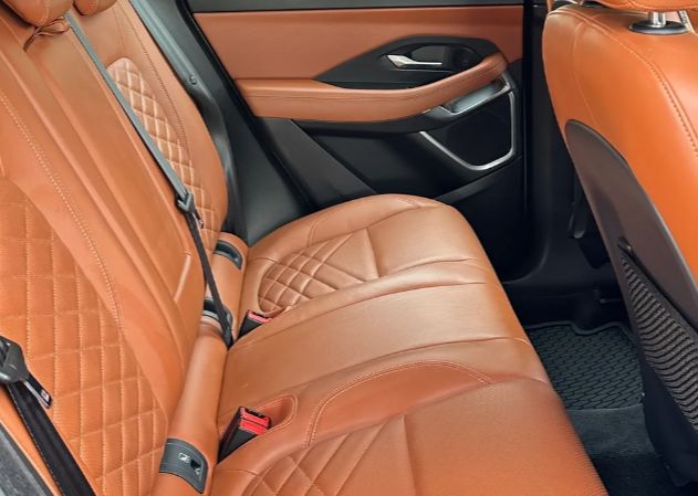 Jaguar E-PACE • 2019 • 62,000 km 3