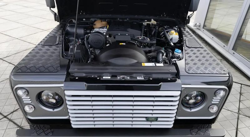 Land Rover Defender • 2012 • 83,000 km 8