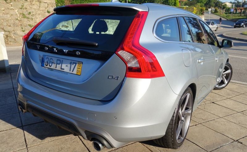 Volvo V60 • 2015 • 19,000 km 2