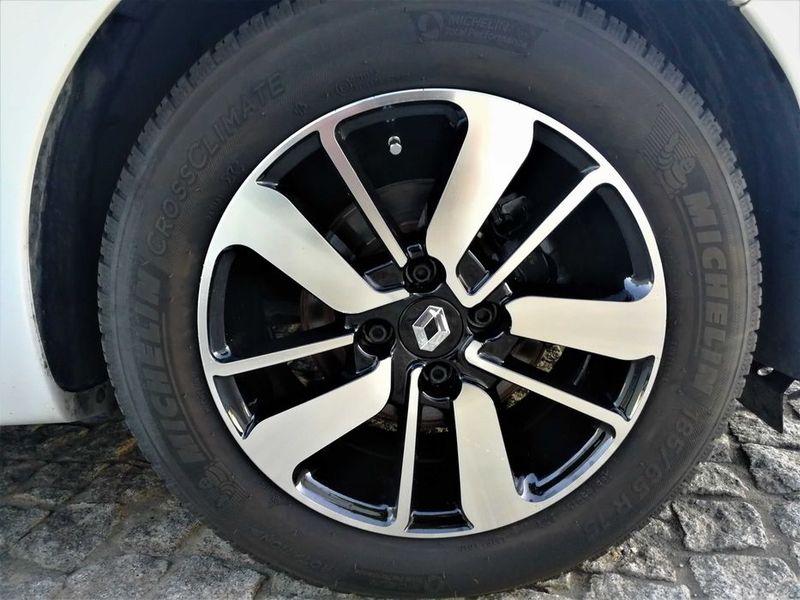 Renault Clio • 2017 • 117,000 km 9