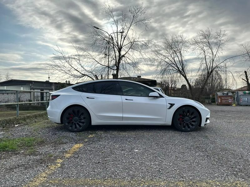 Tesla Model 3 • 2021 • 65,000 km 7