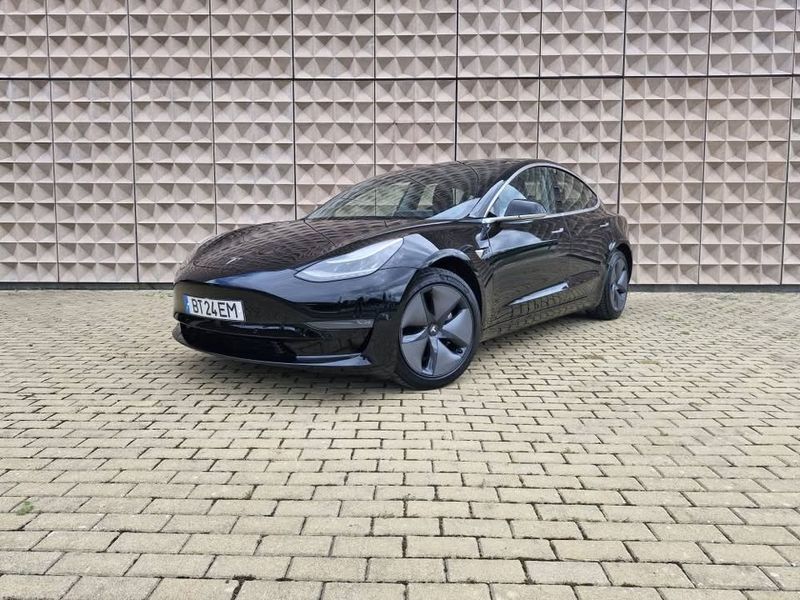 Tesla Model 3 • 2019 • 119,000 km 1