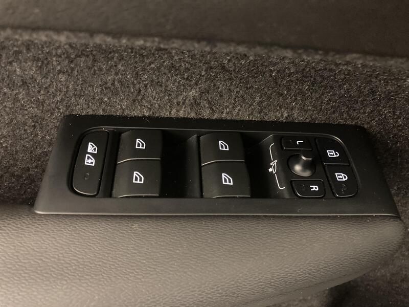 Volvo XC40 • 2024 • 32,805 km 19