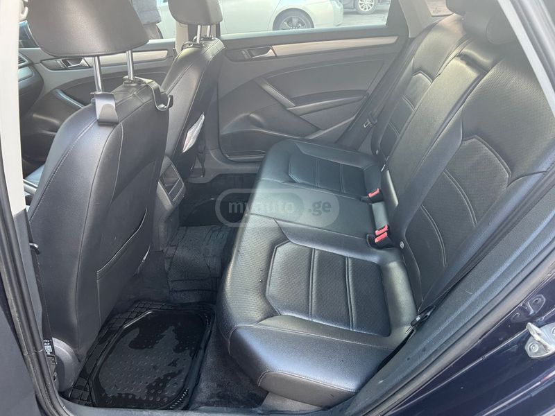 Volkswagen Passat • 2015 • 117,700 mi 15