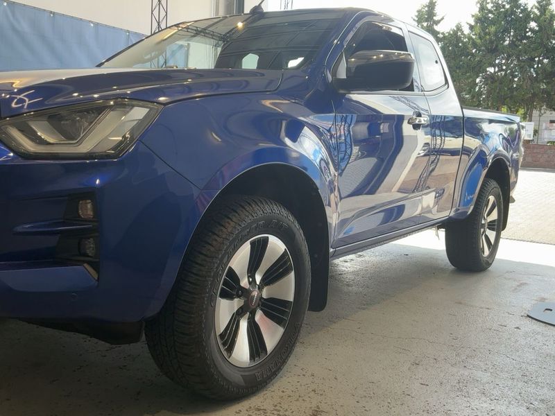 Isuzu D-MAX • 2021 • 45,000 km 10