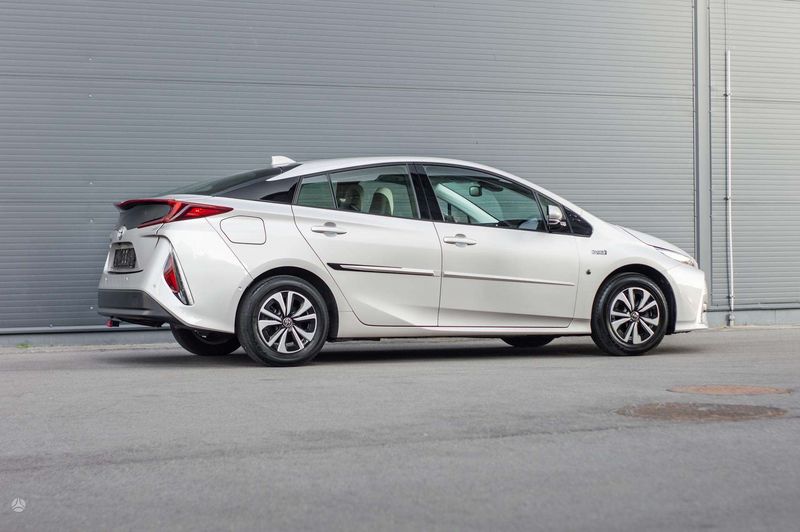 Toyota Prius • 2017 • 144,500 km 24