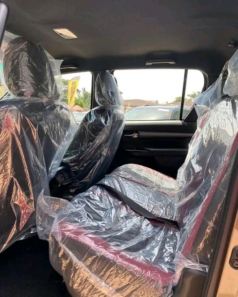 Toyota Hilux • 2020 • 50,000 km 3