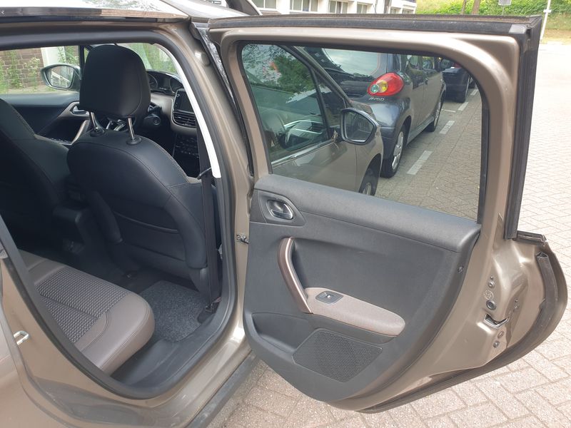 Peugeot 2008 • 2014 • 63,600 km 18