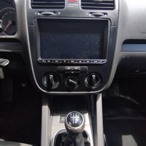 Volkswagen Jetta • 2009 • 189,000 km 4