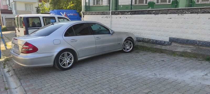 Mercedes-Benz E • 2004 • 567,000 km 2