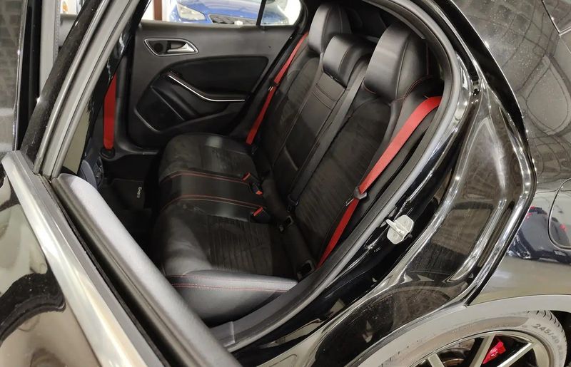 Mercedes-Benz GLA • 2015 • 153,849 km 6