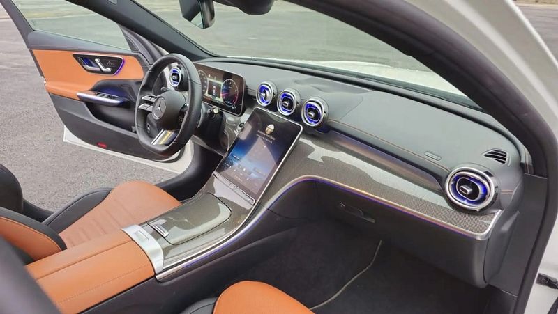 Mercedes-Benz C-Class • 2022 • 56,000 km 5