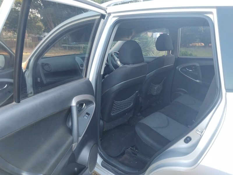 Toyota RAV4 • 2008 • 290,000 km 8