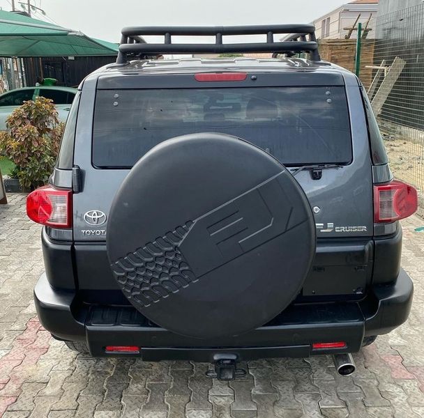 Toyota FJ Cruiser • 2012 • 2 km 2