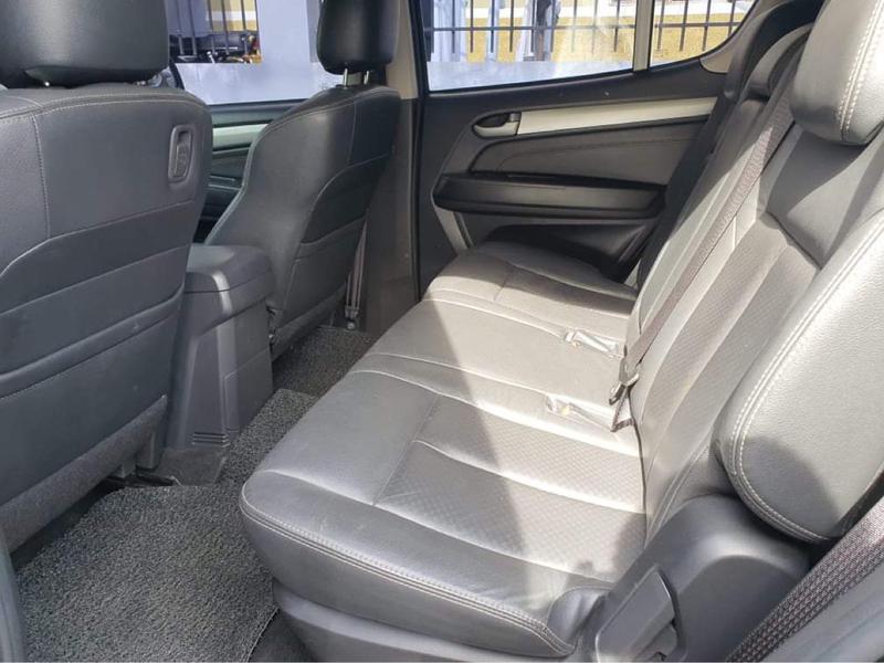 Isuzu MU-X • 2016 • 45,000 km 10