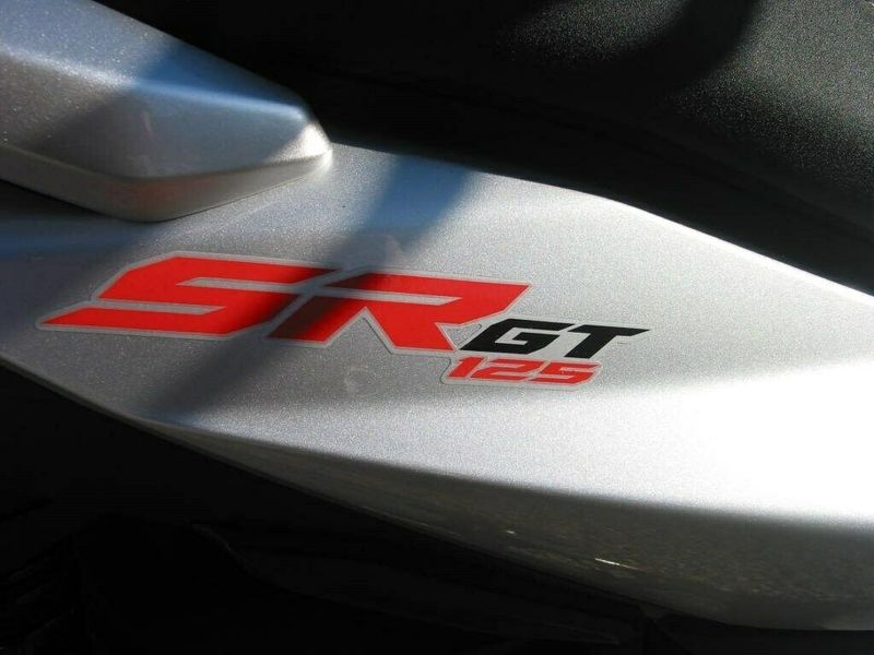 Aprilia sr motard 125 • 2014 • 1,200 km 4