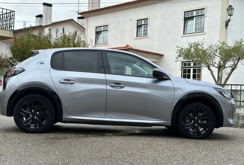 Peugeot 2008 • 2022 • 20,656 km 4