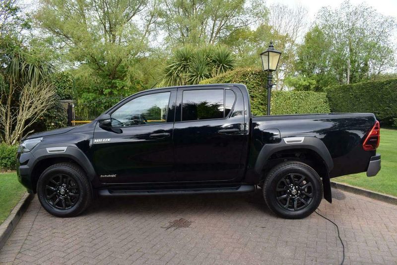 Toyota Hilux • 2022 • 28,000 km 4