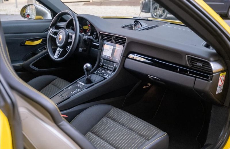 Porsche 911 • 2018 • 20,000 km 2