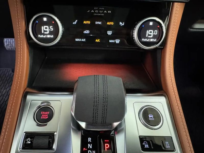 Jaguar F-Pace • 2024 • 30,000 km 14