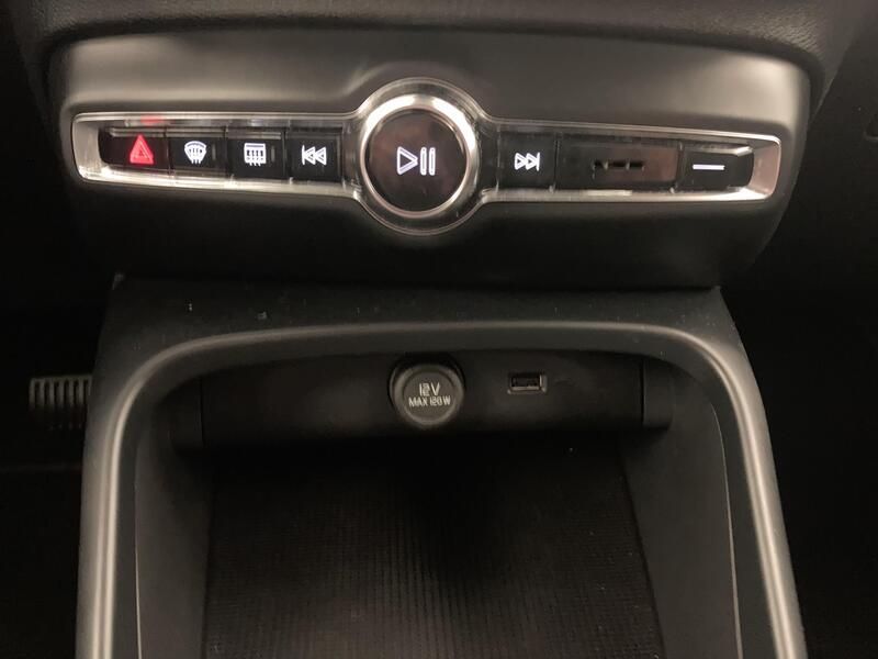 Volvo XC40 • 2024 • 32,805 km 18