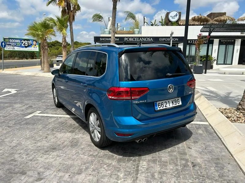 Volkswagen Touran • 2017 • 74,000 km 2
